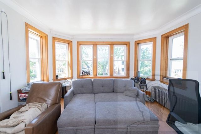 5057 W Newport Avenue 2, Chicago, IL 60641