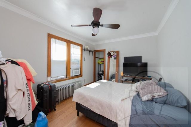 5057 W Newport Avenue 2, Chicago, IL 60641