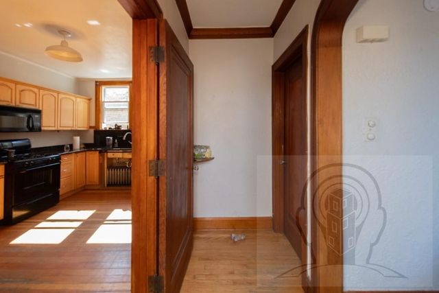 5057 W Newport Avenue 2, Chicago, IL 60641