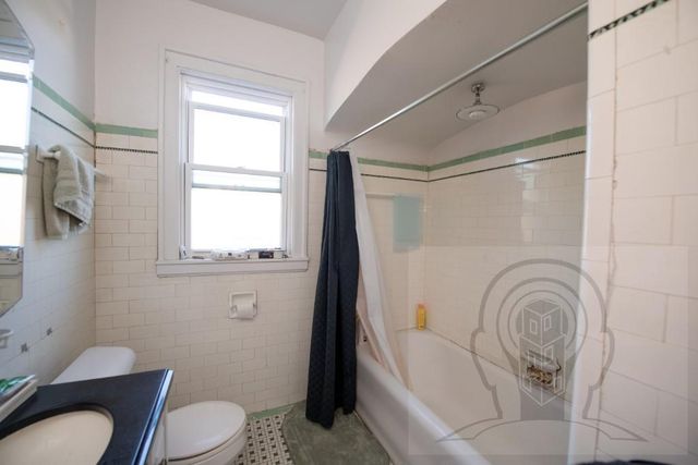 5057 W Newport Avenue 2, Chicago, IL 60641