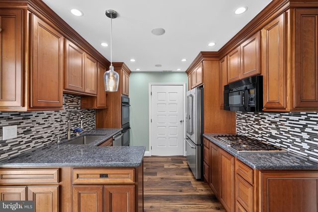 218 TEWKSBURY RD, Fairless Hills, PA 19030