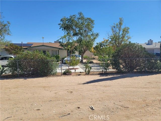 8915 3rd, Hesperia, CA 92345