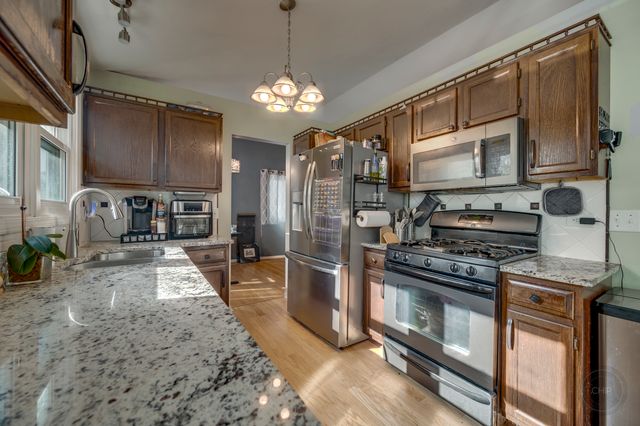 1133 JENNIFER Lane, Bolingbrook, IL 60440