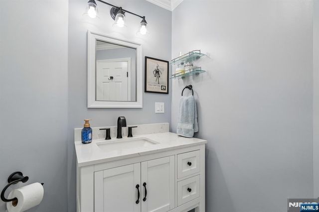 1 Beekman Hill Road, Caldwell, NJ 07006