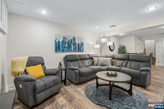 1 Beekman Hill Road, Caldwell, NJ 07006