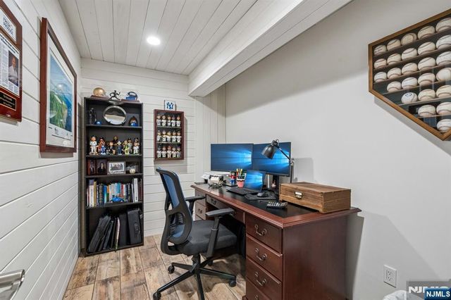 1 Beekman Hill Road, Caldwell, NJ 07006