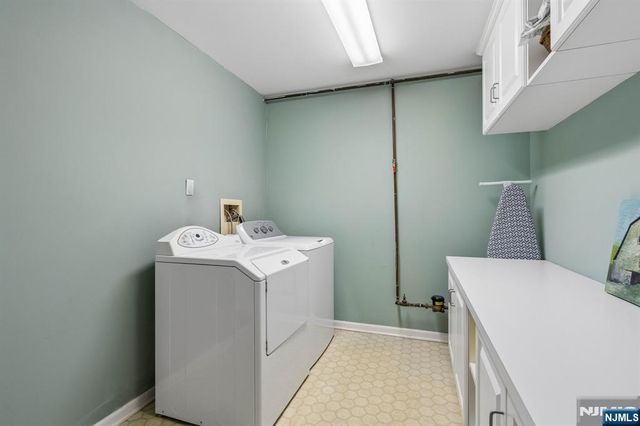 1 Beekman Hill Road, Caldwell, NJ 07006