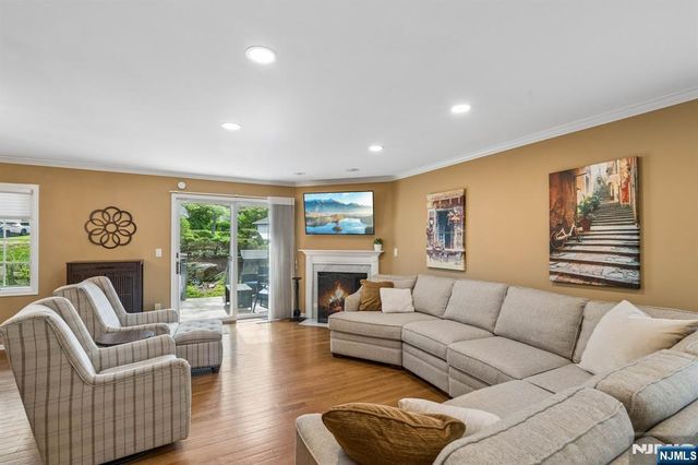 1 Beekman Hill Road, Caldwell, NJ 07006