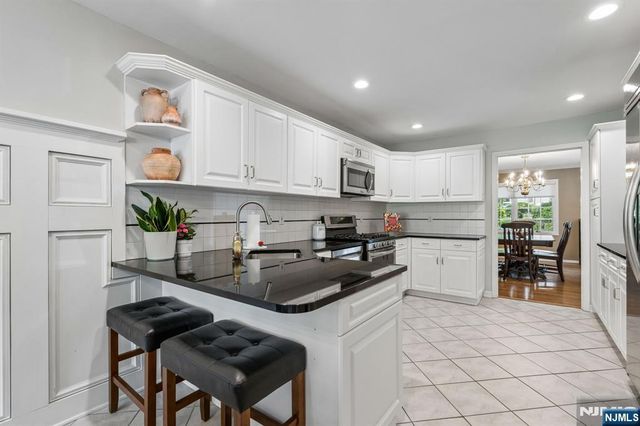 1 Beekman Hill Road, Caldwell, NJ 07006