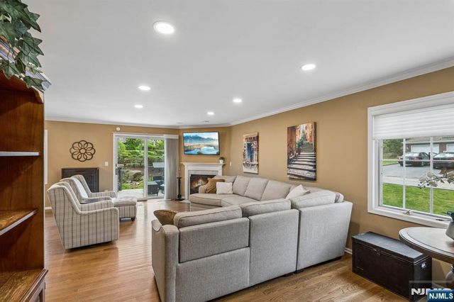 1 Beekman Hill Road, Caldwell, NJ 07006