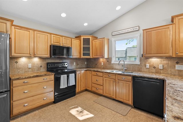 9468 Orangeview Drive, Portage, MI 49024