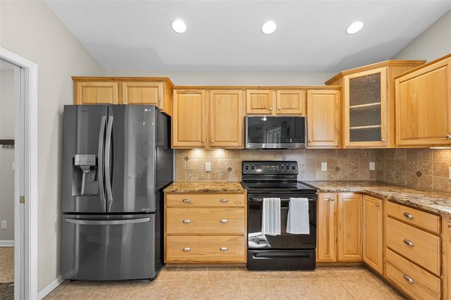 9468 Orangeview Drive, Portage, MI 49024