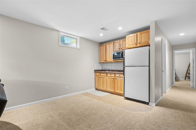9468 Orangeview Drive, Portage, MI 49024