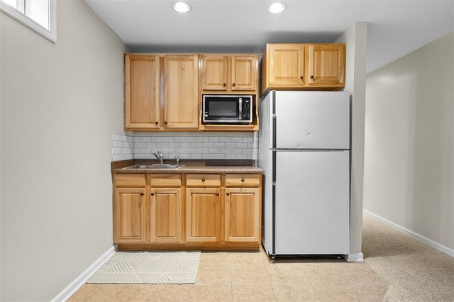 9468 Orangeview Drive, Portage, MI 49024