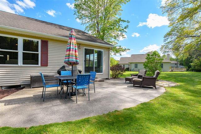 9468 Orangeview Drive, Portage, MI 49024