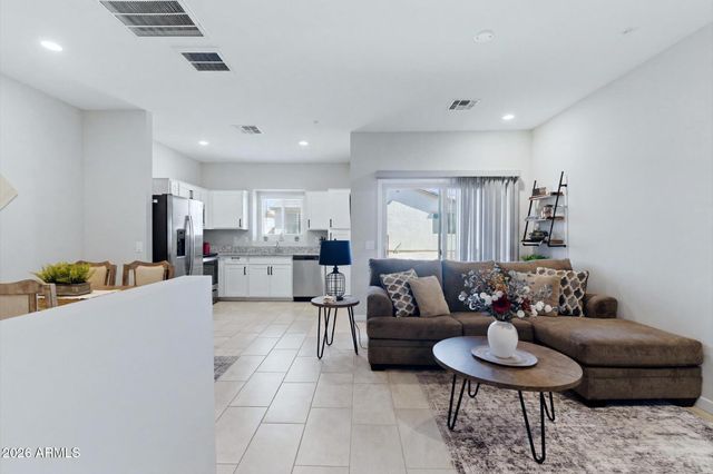2279 W LAURIE Lane, Phoenix, AZ 85021