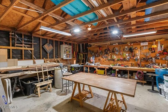 28050 Black Gold Way, Tehachapi, CA 93561