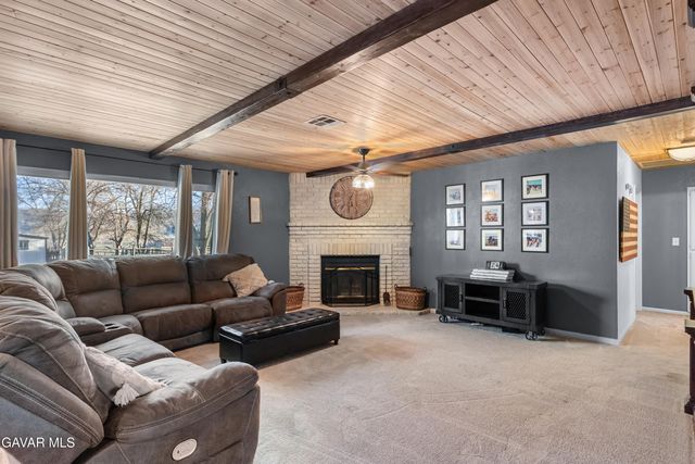 28050 Black Gold Way, Tehachapi, CA 93561