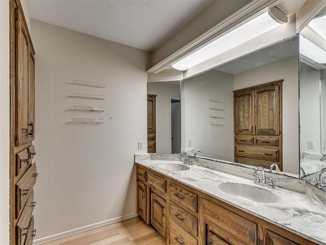 10 Rustic Hills Street, Norman, OK 73072