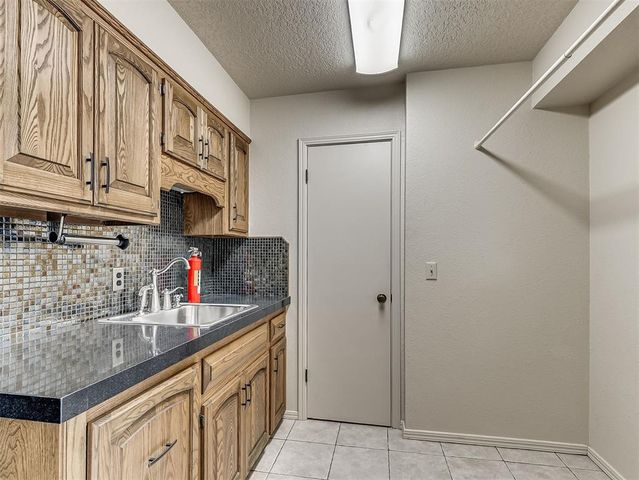 10 Rustic Hills Street, Norman, OK 73072