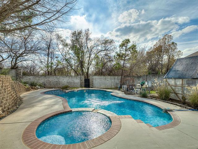 10 Rustic Hills Street, Norman, OK 73072