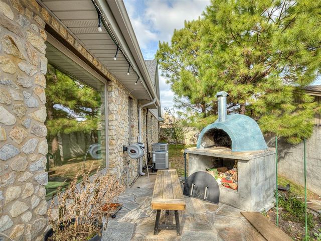 10 Rustic Hills Street, Norman, OK 73072