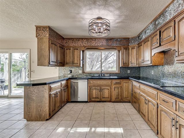 10 Rustic Hills Street, Norman, OK 73072