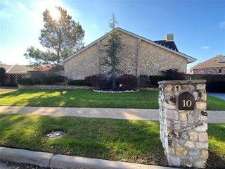 10 Rustic Hills Street, Norman, OK 73072