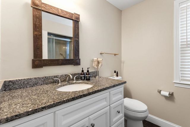 7 Jenny Hill Lane, Nashua, NH 03062