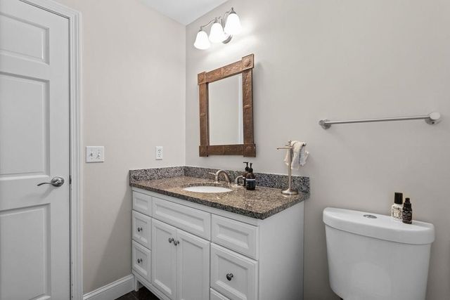 7 Jenny Hill Lane, Nashua, NH 03062