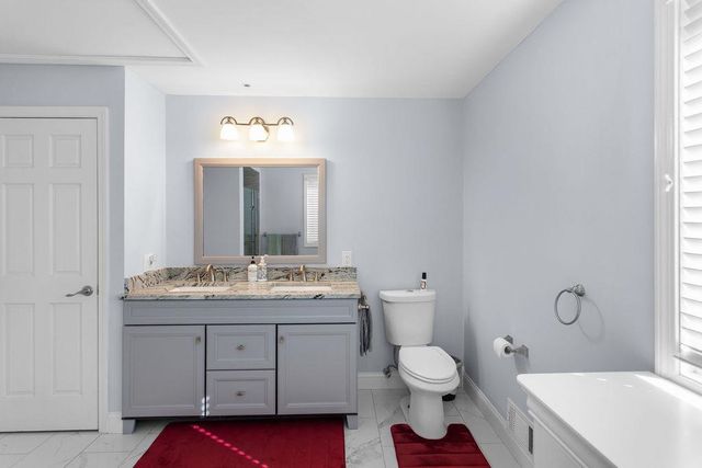 7 Jenny Hill Lane, Nashua, NH 03062