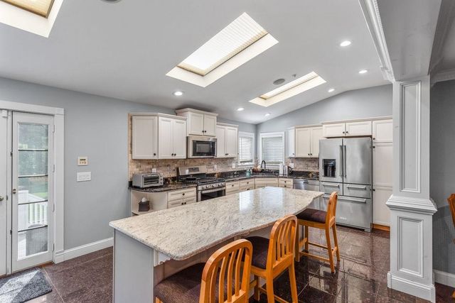 7 Jenny Hill Lane, Nashua, NH 03062