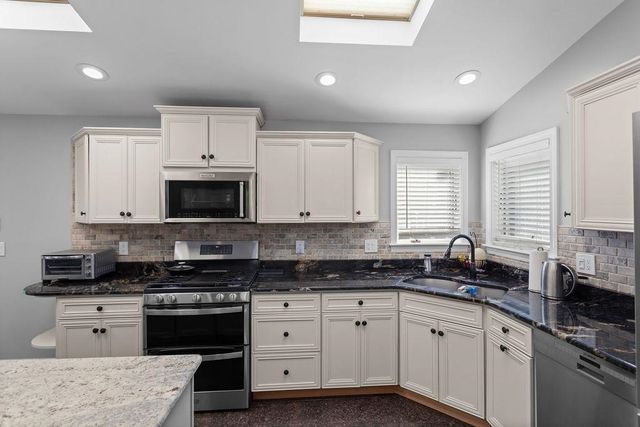 7 Jenny Hill Lane, Nashua, NH 03062
