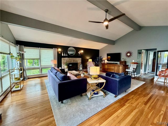 53 Ridgeway Sites Avenue, Minetto, NY 13126