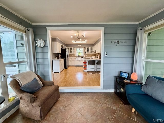 53 Ridgeway Sites Avenue, Minetto, NY 13126