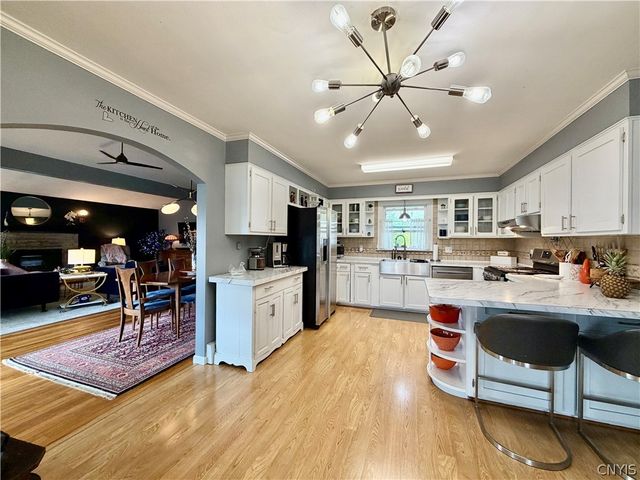 53 Ridgeway Sites Avenue, Minetto, NY 13126