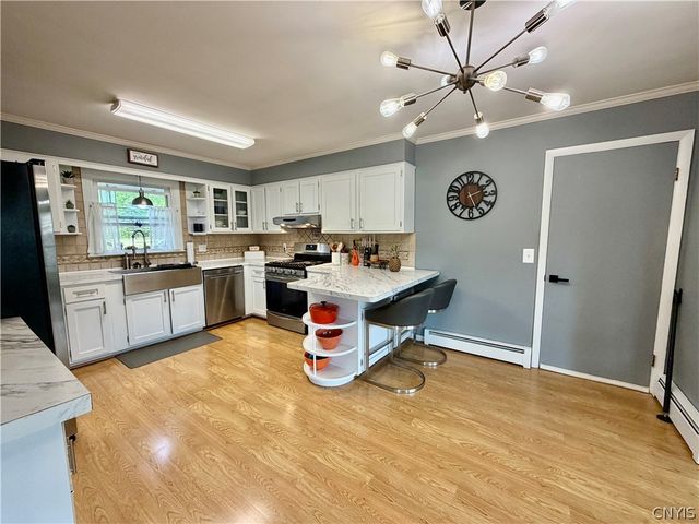 53 Ridgeway Sites Avenue, Minetto, NY 13126