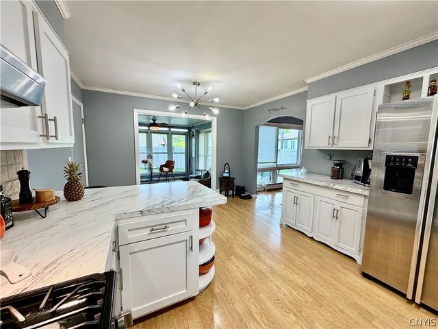 53 Ridgeway Sites Avenue, Minetto, NY 13126