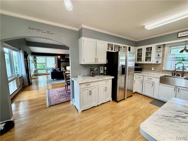 53 Ridgeway Sites Avenue, Minetto, NY 13126