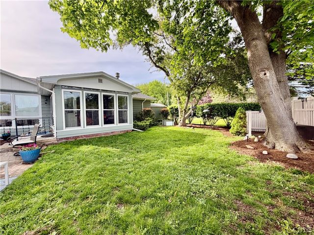 53 Ridgeway Sites Avenue, Minetto, NY 13126
