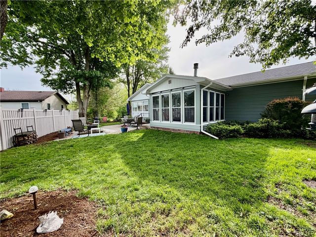 53 Ridgeway Sites Avenue, Minetto, NY 13126