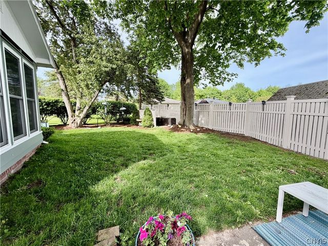 53 Ridgeway Sites Avenue, Minetto, NY 13126