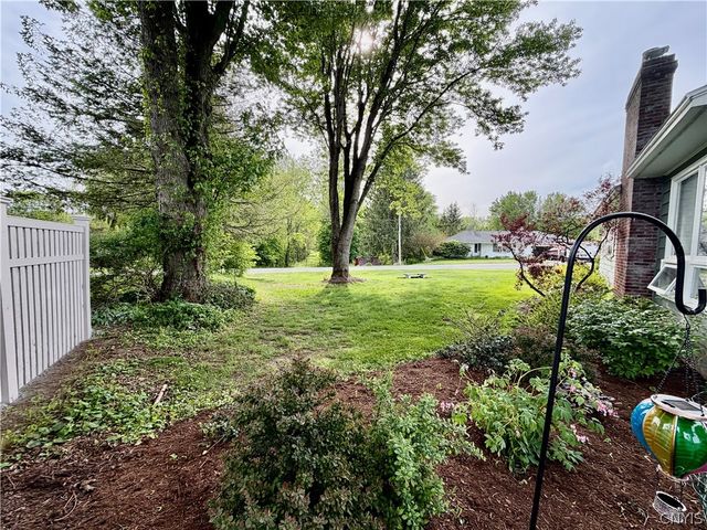53 Ridgeway Sites Avenue, Minetto, NY 13126