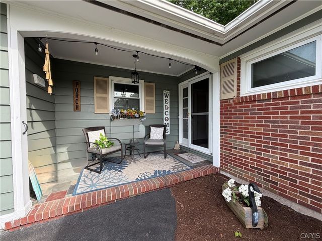 53 Ridgeway Sites Avenue, Minetto, NY 13126