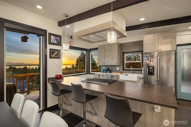 1116 Vista Place, Edmonds, WA 98020