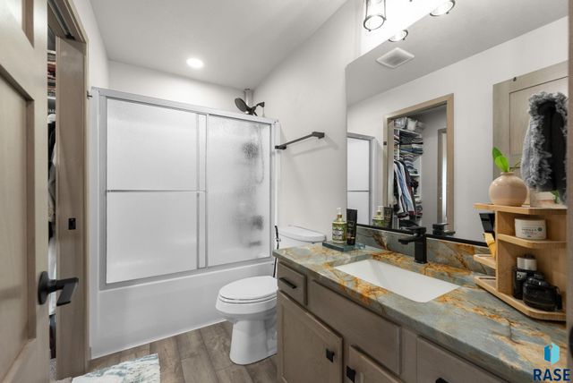 300 S Tumble Creek Ave Avenue, Sioux Falls, SD 57110