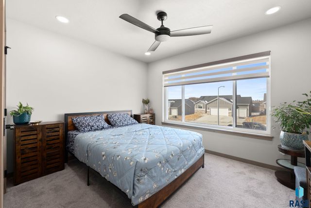 300 S Tumble Creek Ave Avenue, Sioux Falls, SD 57110