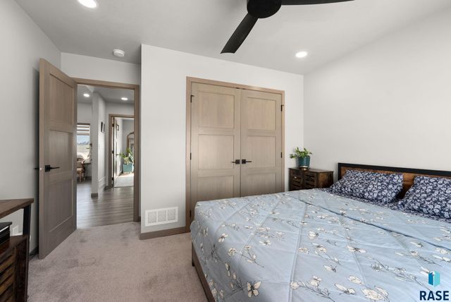 300 S Tumble Creek Ave Avenue, Sioux Falls, SD 57110