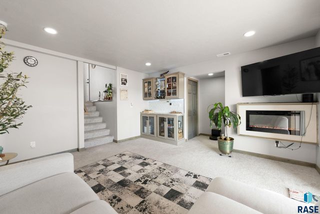 300 S Tumble Creek Ave Avenue, Sioux Falls, SD 57110