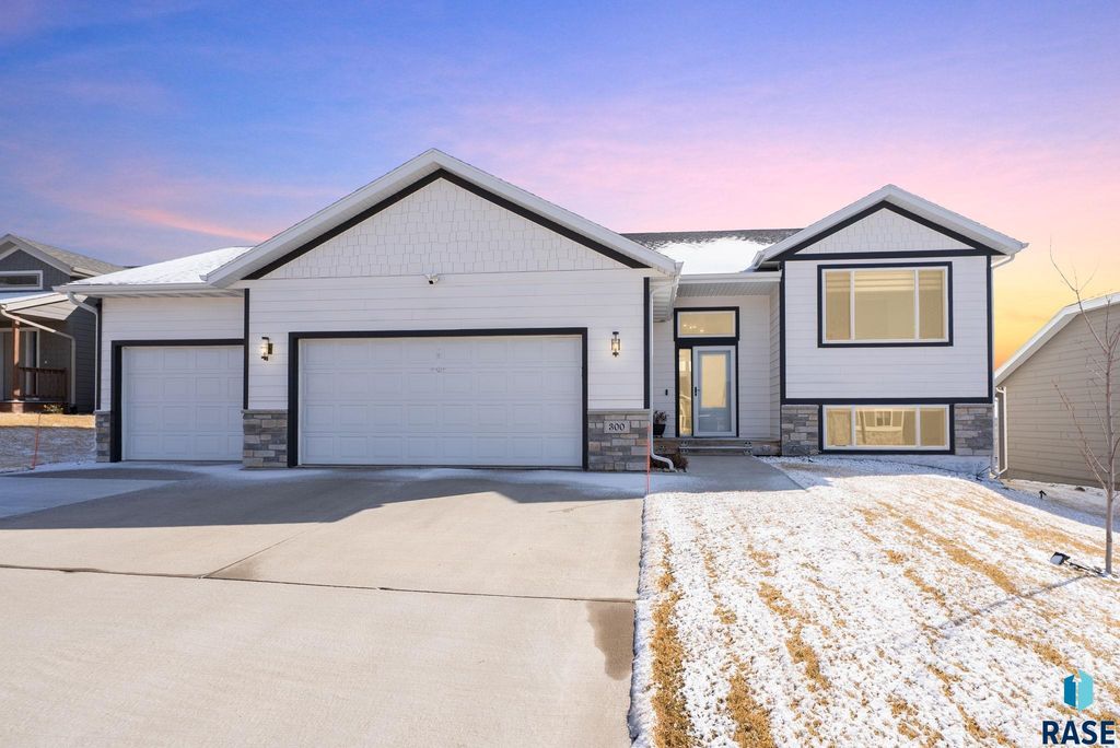 300 S Tumble Creek Ave Avenue, Sioux Falls, SD 57110